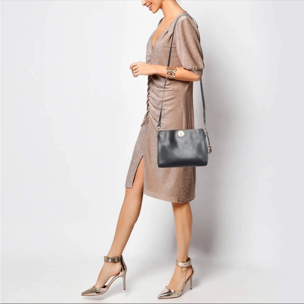 Micheal Kors Rivington turn key bag missing shoulder strap clutch